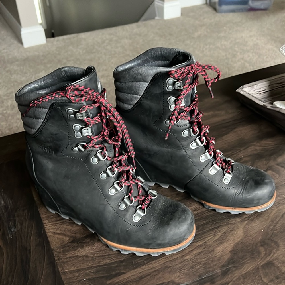 Sorel Black Winter Boots with Red Laces